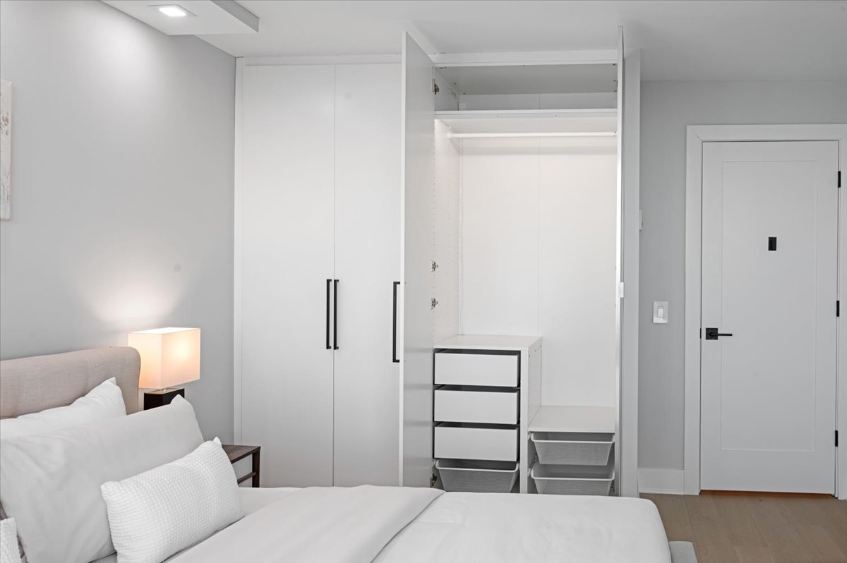 1560 N Sandburg Terrace Unit: 4011J