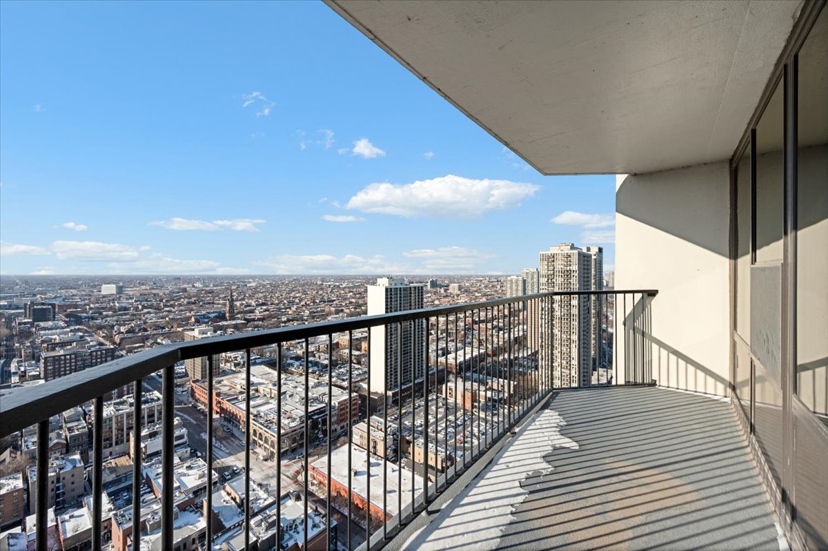 1560 N Sandburg Terrace Unit: 4011J