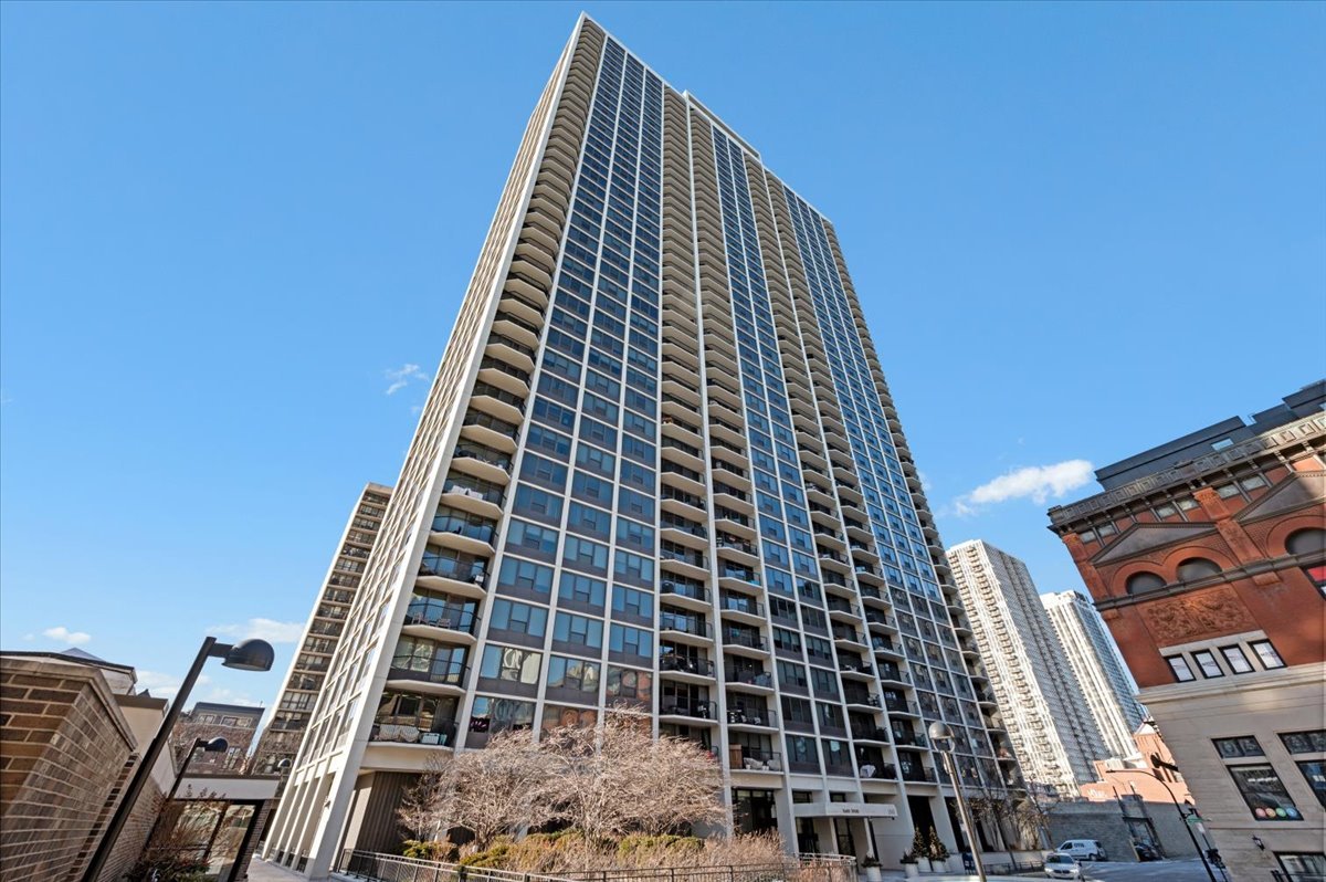 1560 N Sandburg Terrace Unit: 4011J