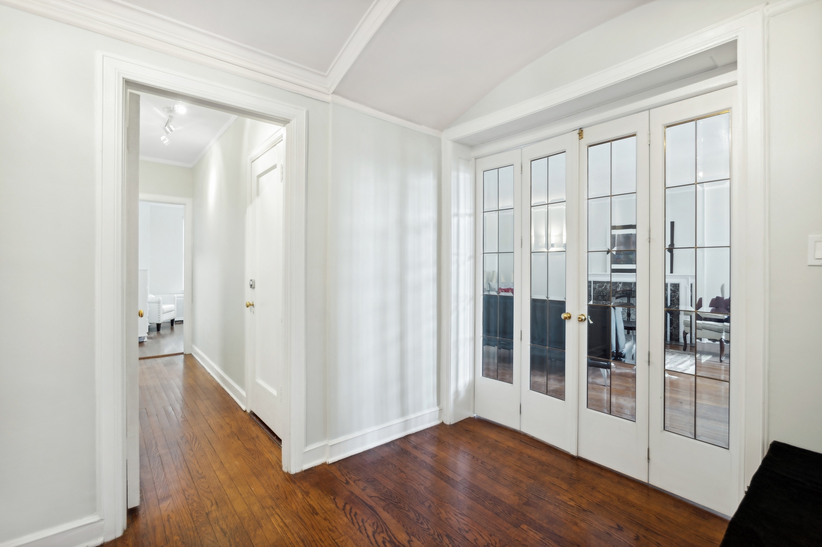 415 W ALDINE Avenue Unit: 9C