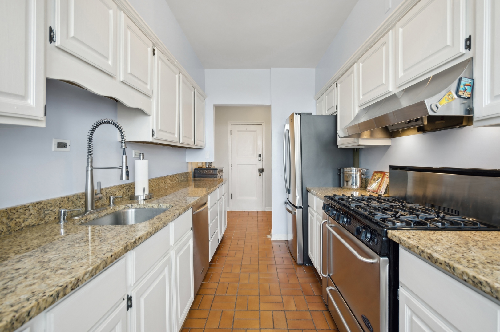 415 W ALDINE Avenue Unit: 9C