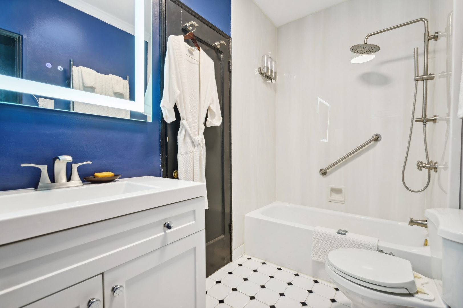 415 W ALDINE Avenue Unit: 9C