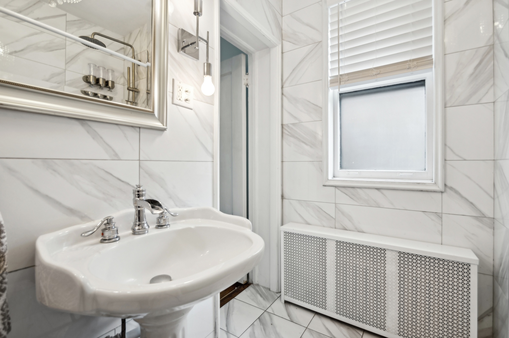 415 W ALDINE Avenue Unit: 9C