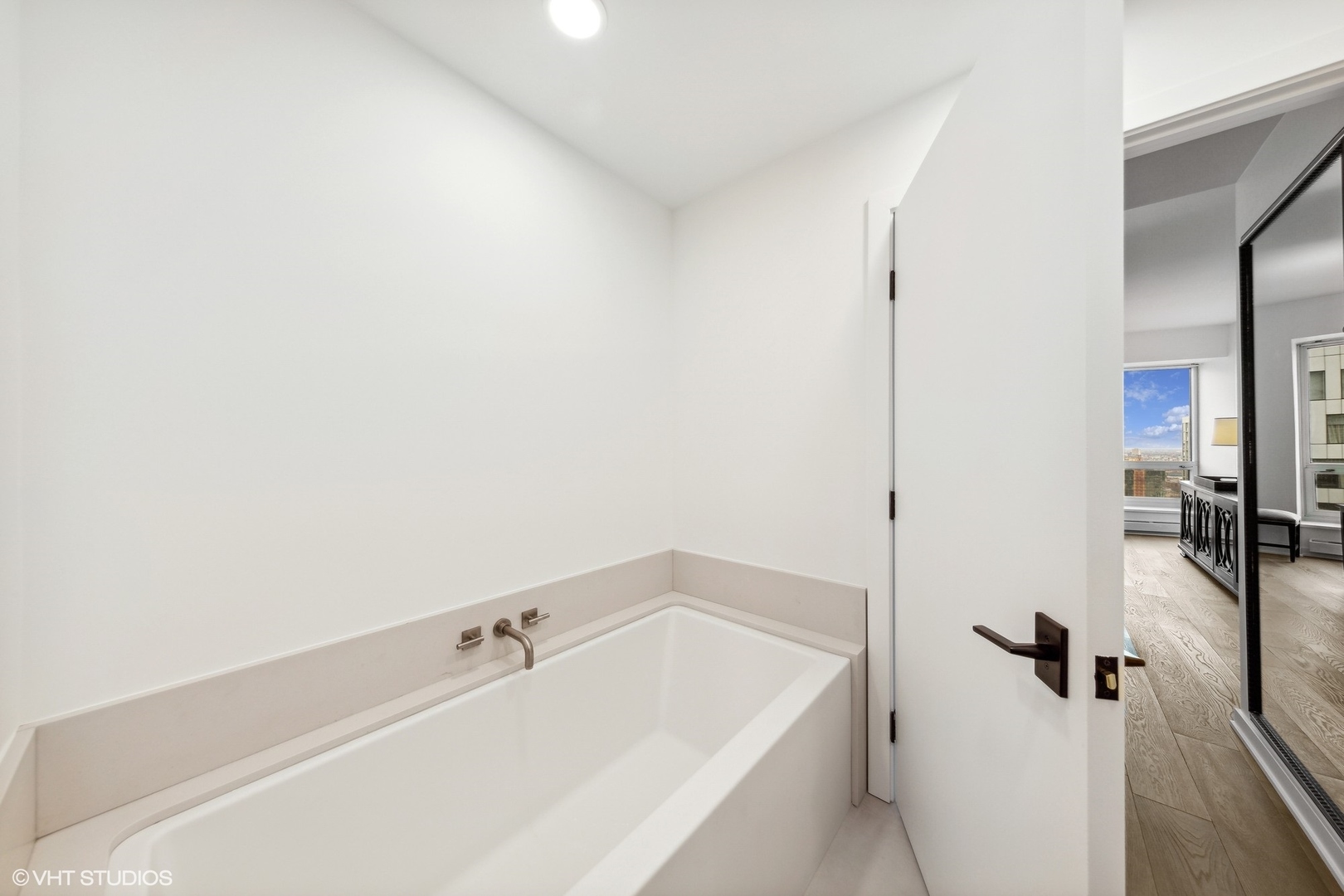 57 E Delaware Place Unit: 2805