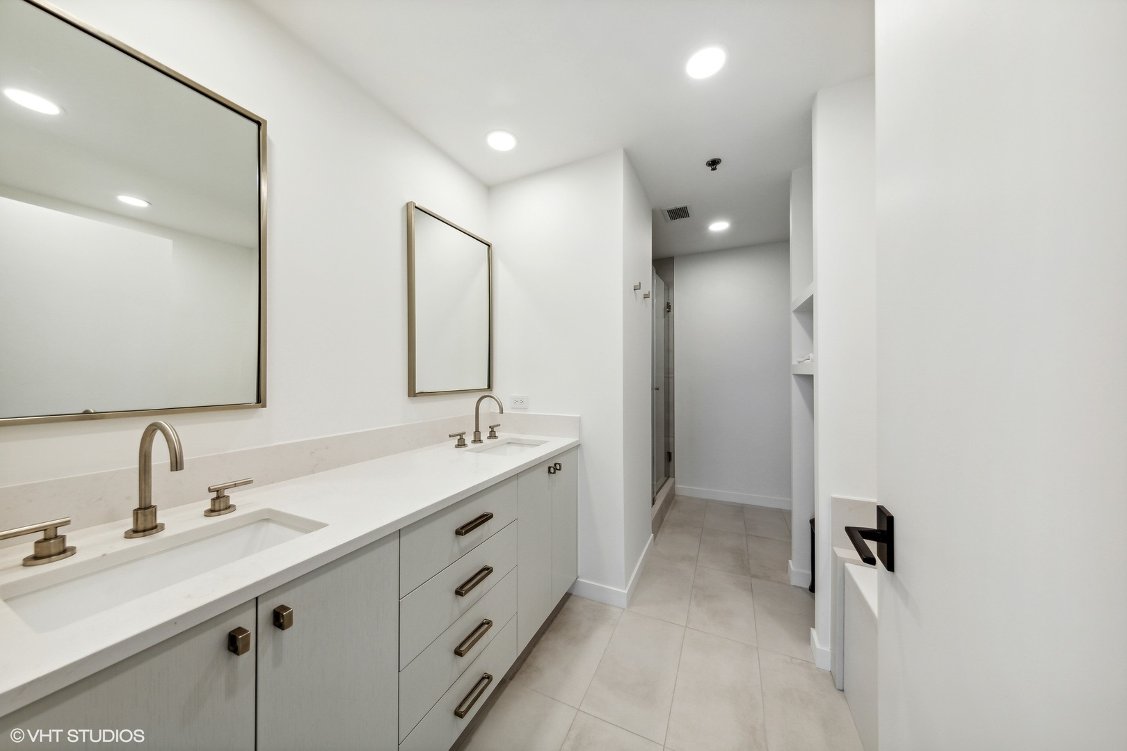 57 E Delaware Place Unit: 2805