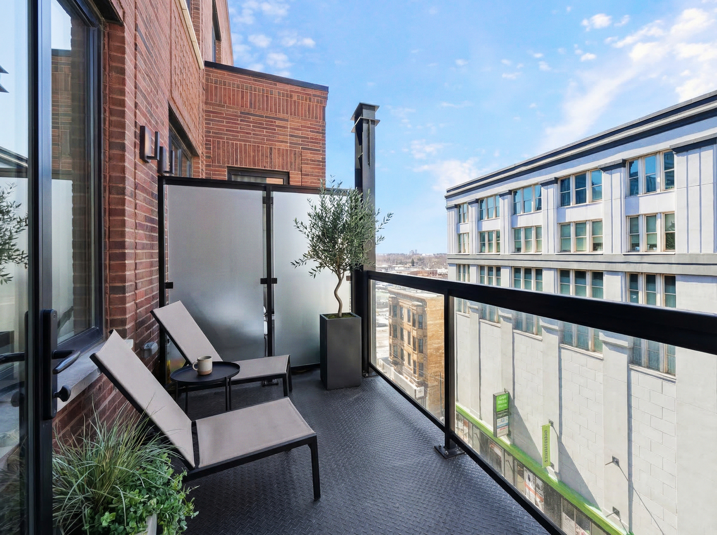 305 S Racine Avenue Unit: PHD