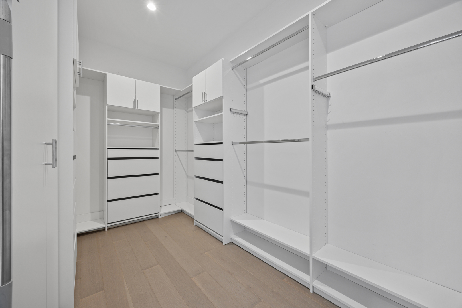 305 S Racine Avenue Unit: PHD