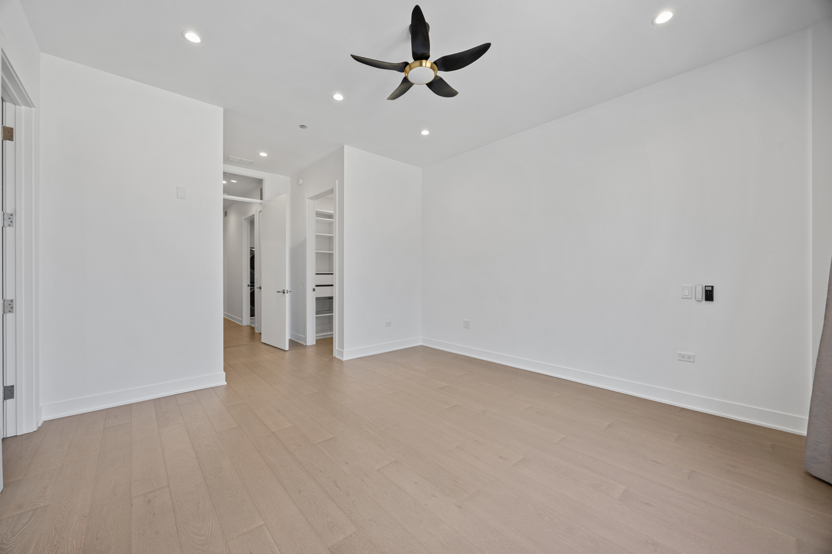 305 S Racine Avenue Unit: PHD
