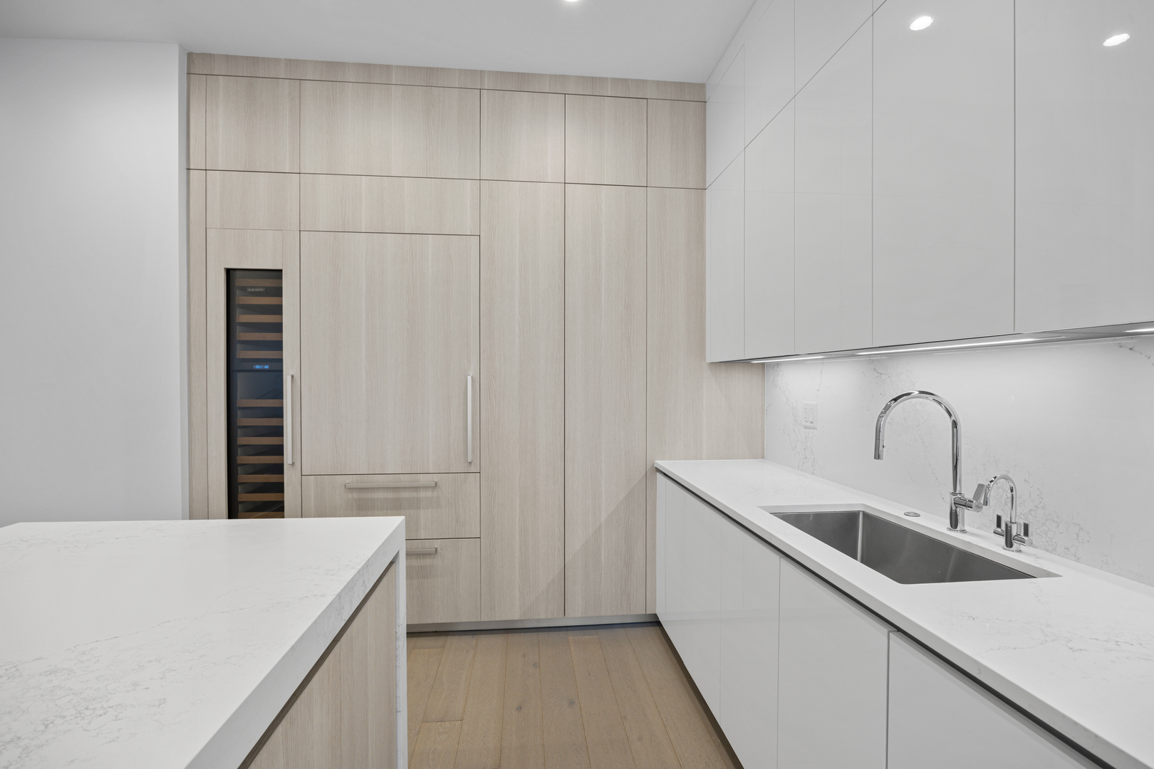 305 S Racine Avenue Unit: PHD