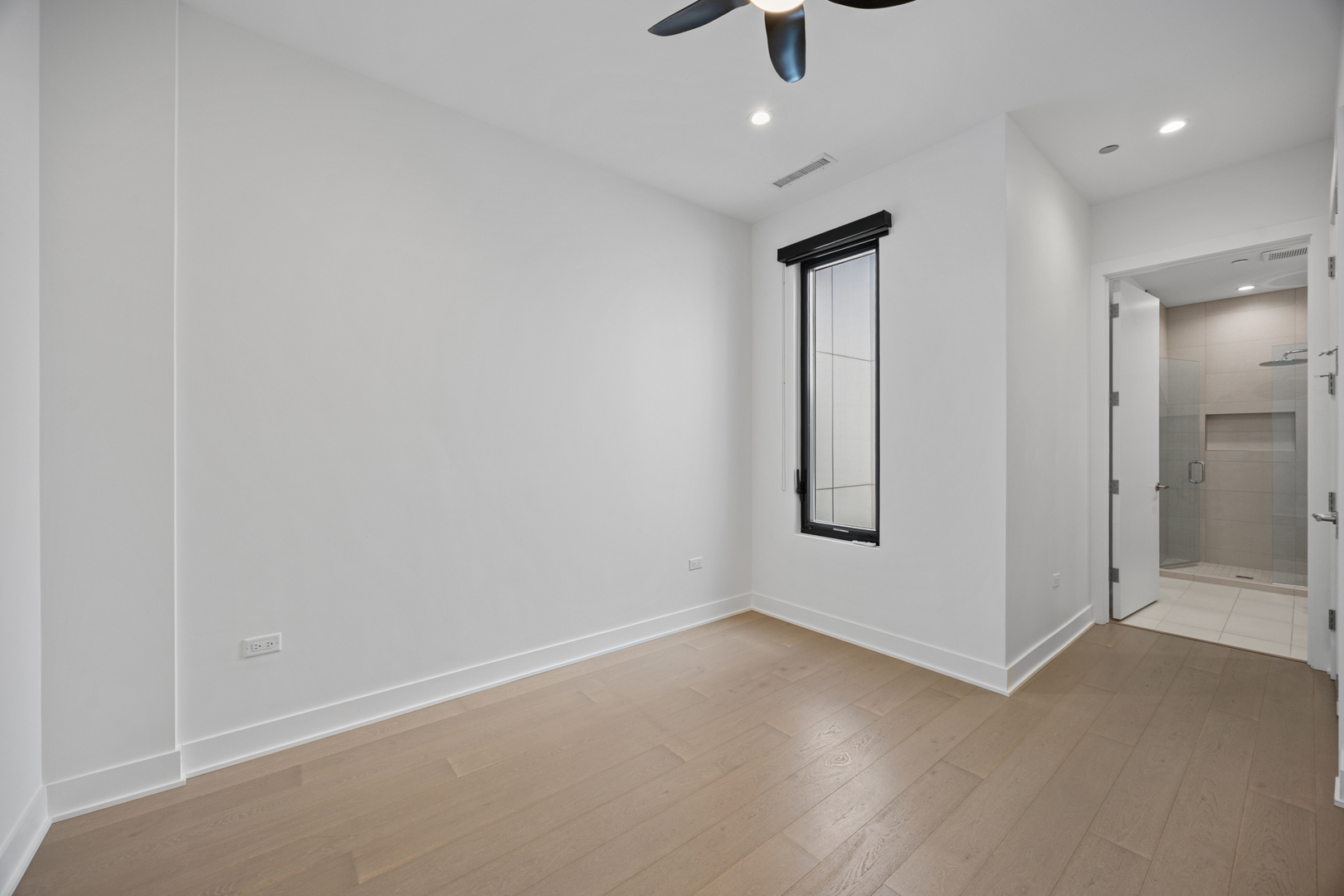 305 S Racine Avenue Unit: PHD