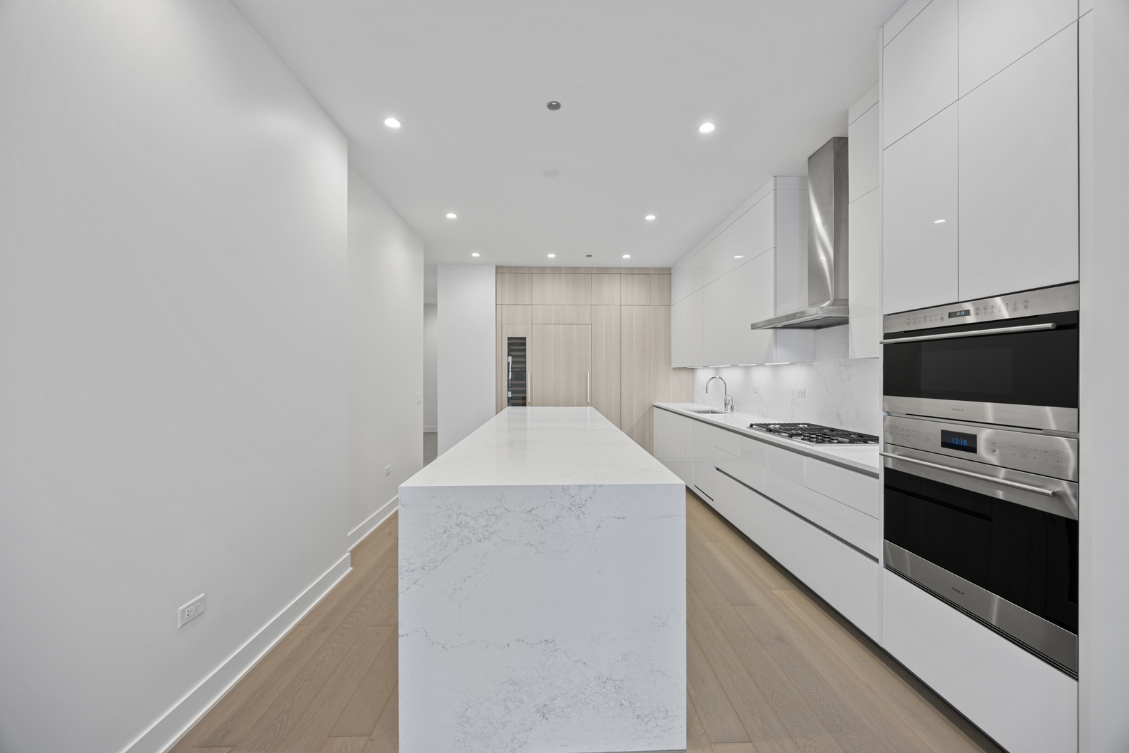 305 S Racine Avenue Unit: PHD