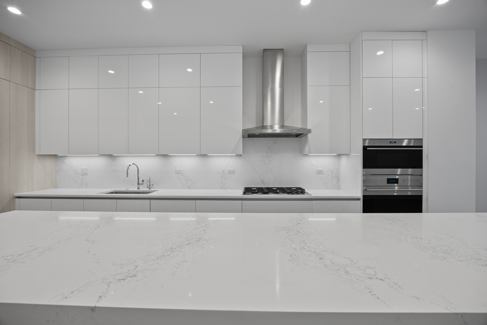 305 S Racine Avenue Unit: PHD