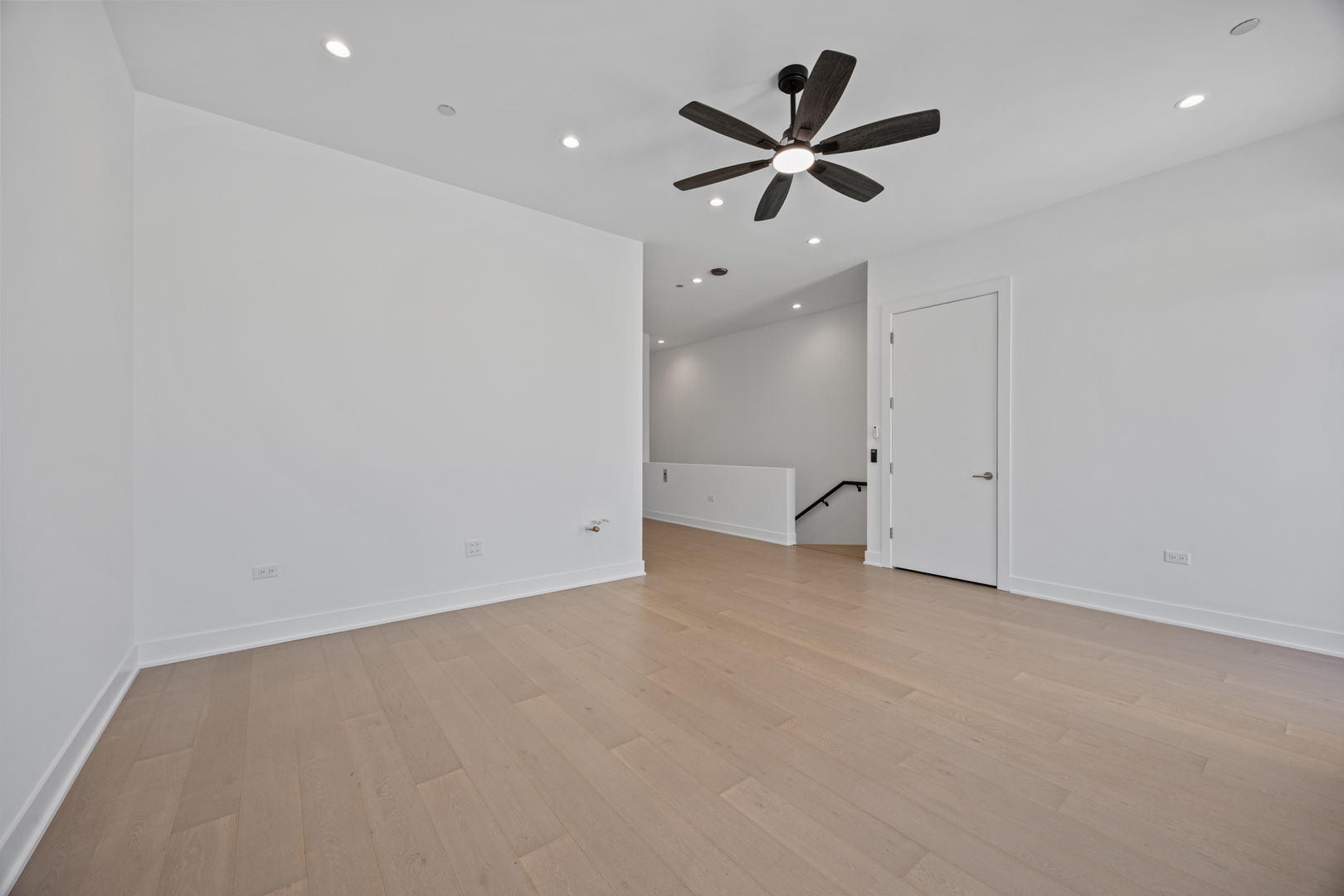 305 S Racine Avenue Unit: PHD