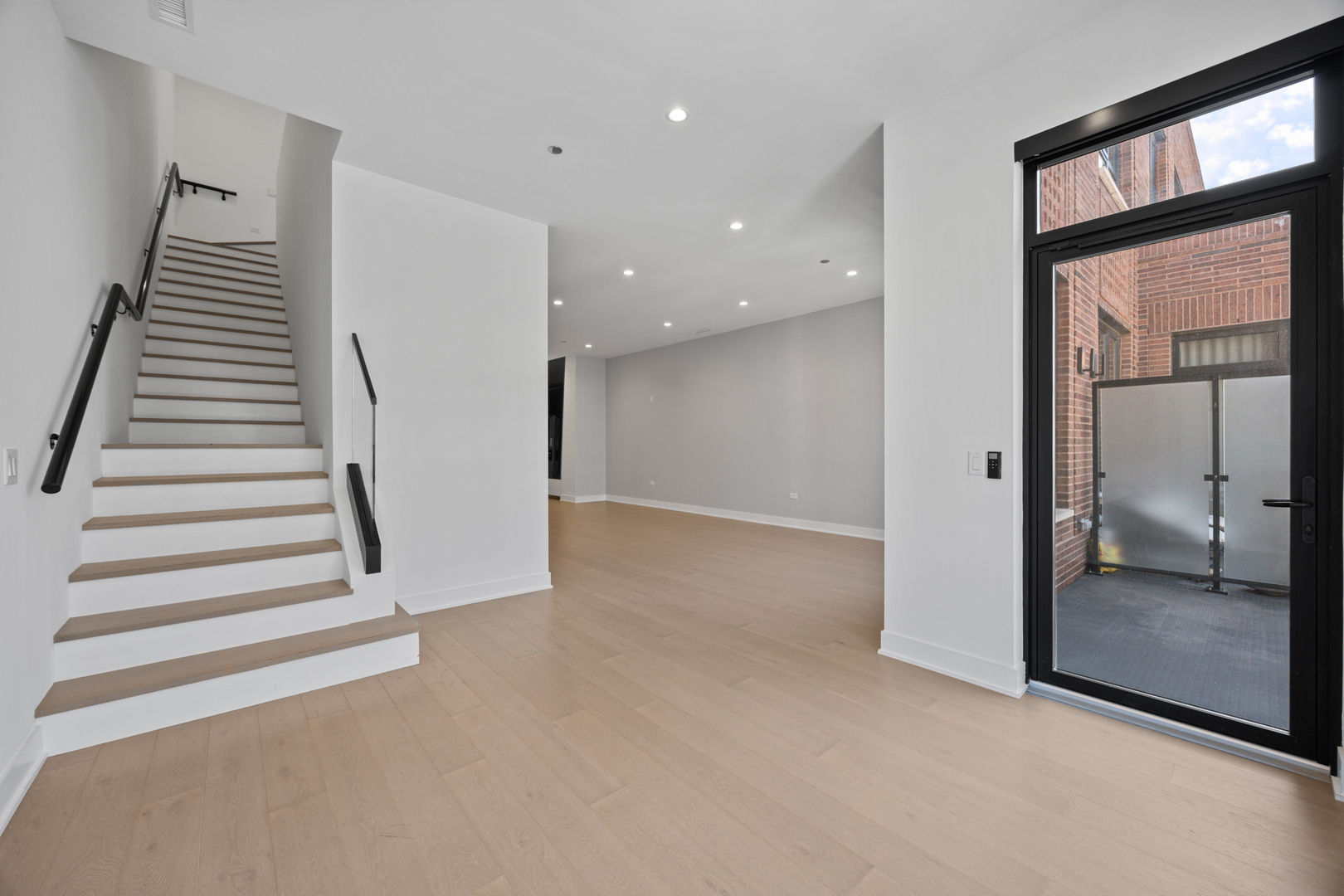 305 S Racine Avenue Unit: PHD