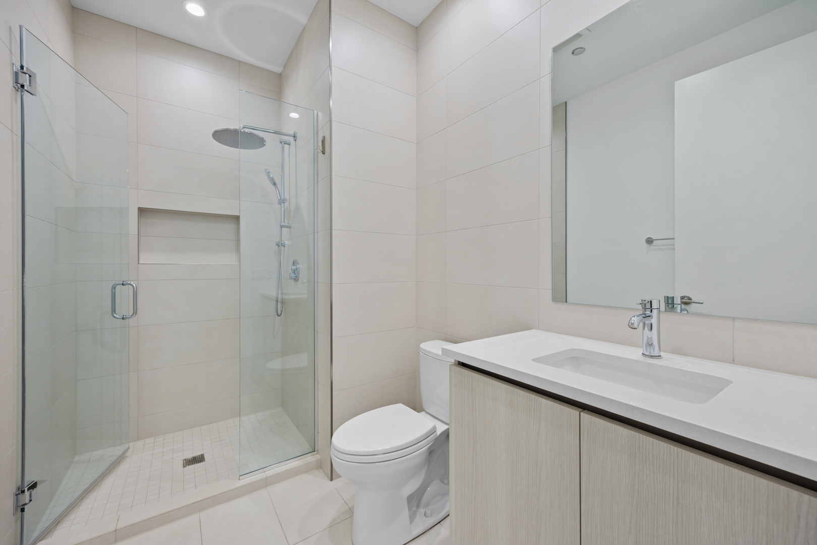 305 S Racine Avenue Unit: PHD