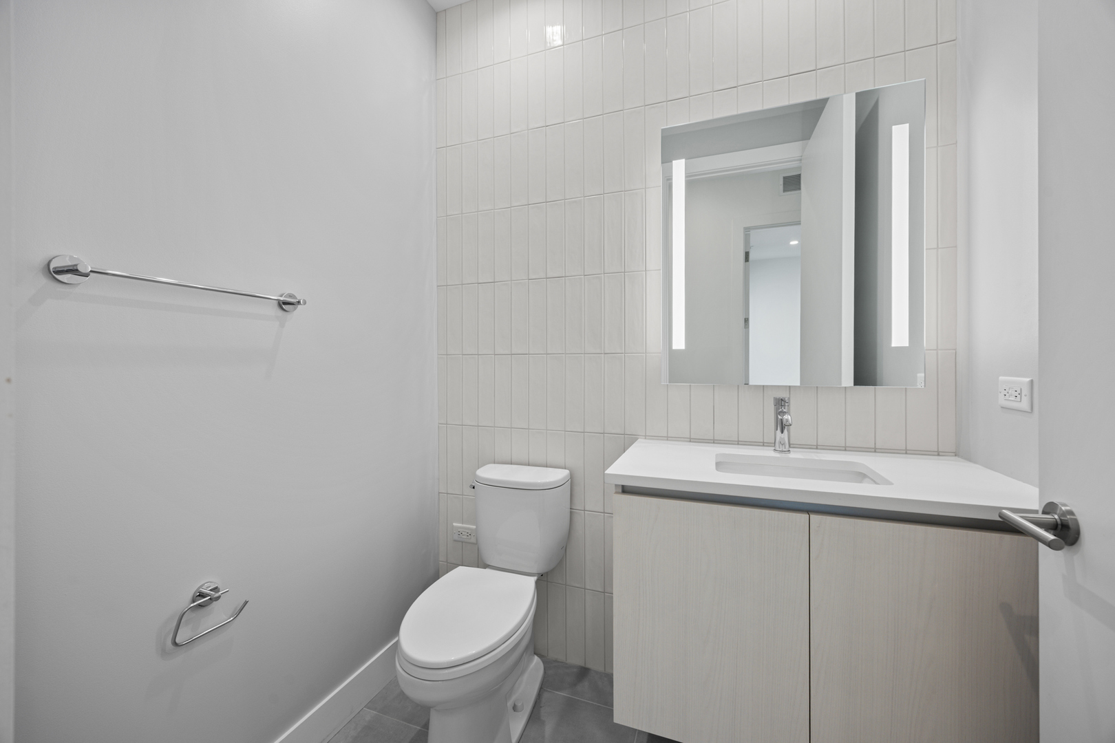 305 S Racine Avenue Unit: PHD