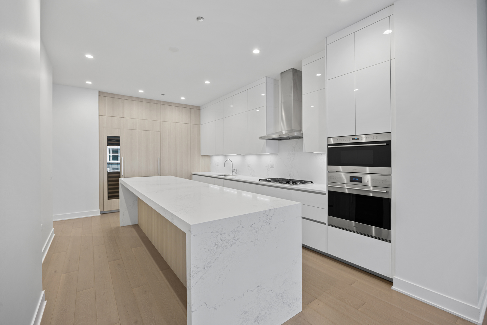 305 S Racine Avenue Unit: PHD