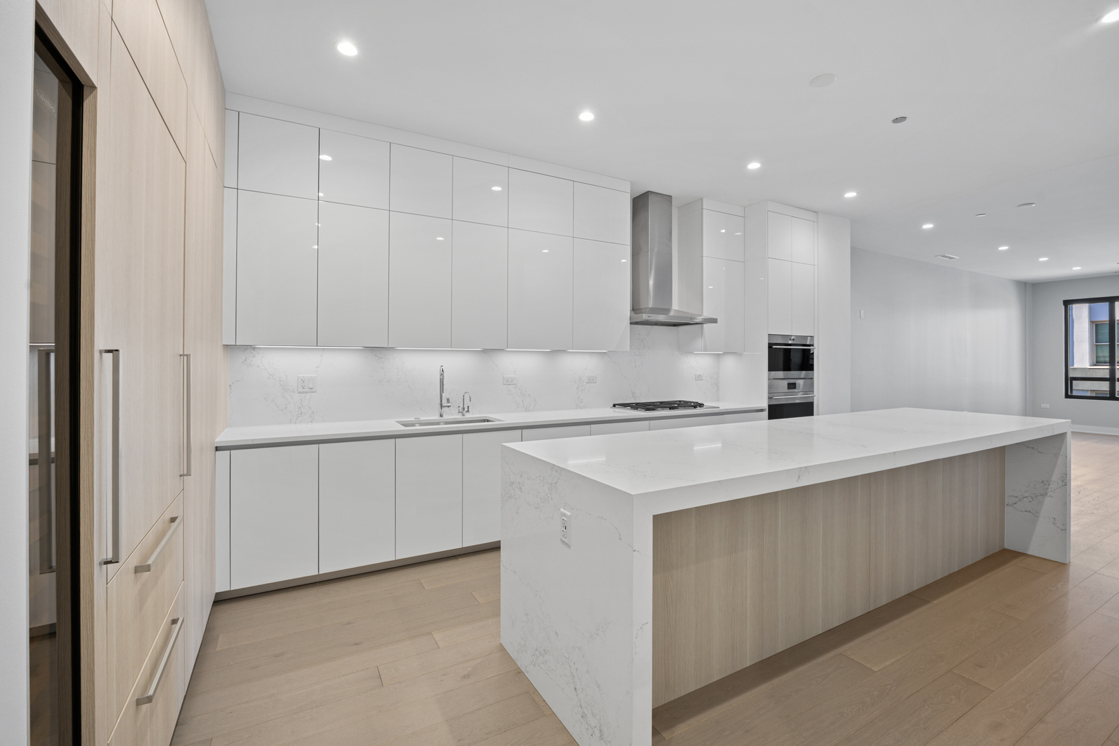 305 S Racine Avenue Unit: PHD