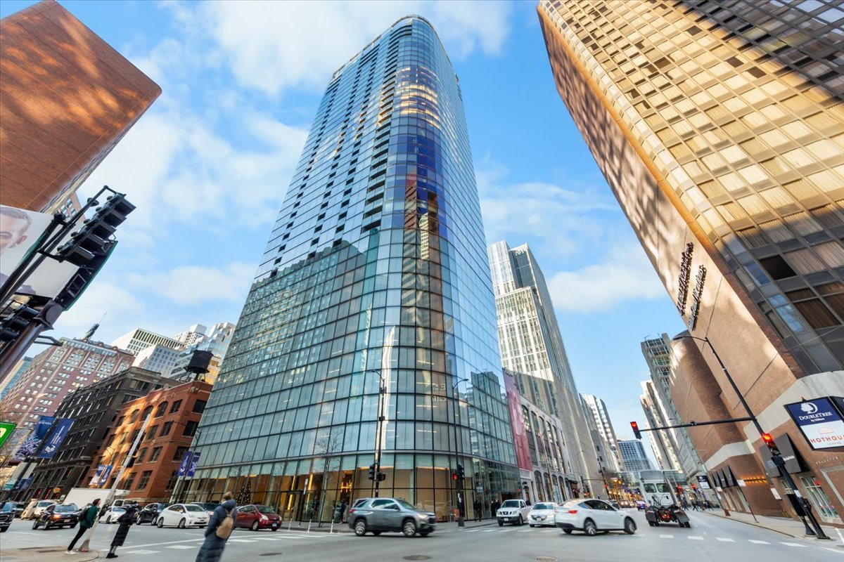 600 N FAIRBANKS Court Unit: 3301