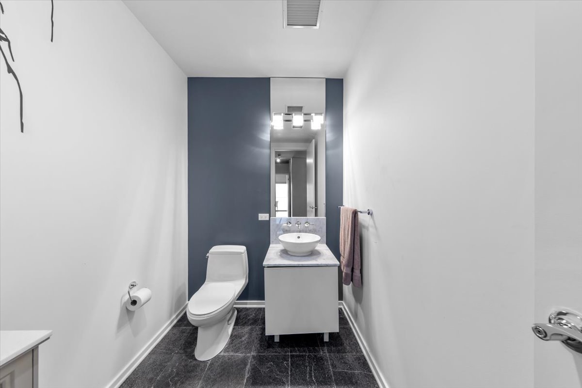 600 N FAIRBANKS Court Unit: 3301