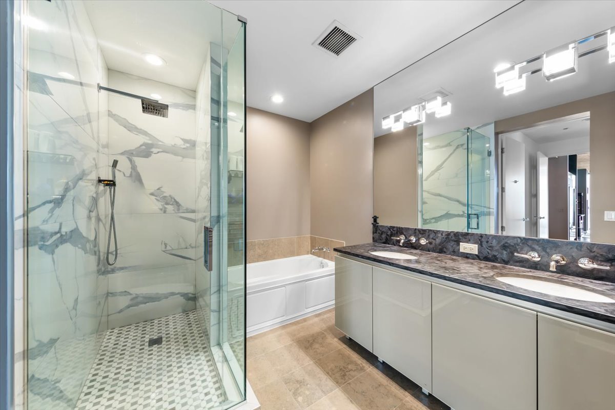 600 N FAIRBANKS Court Unit: 3301