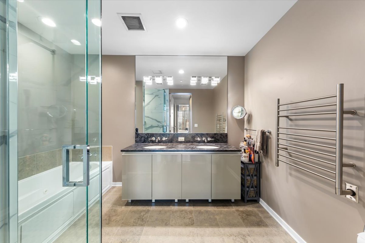 600 N FAIRBANKS Court Unit: 3301