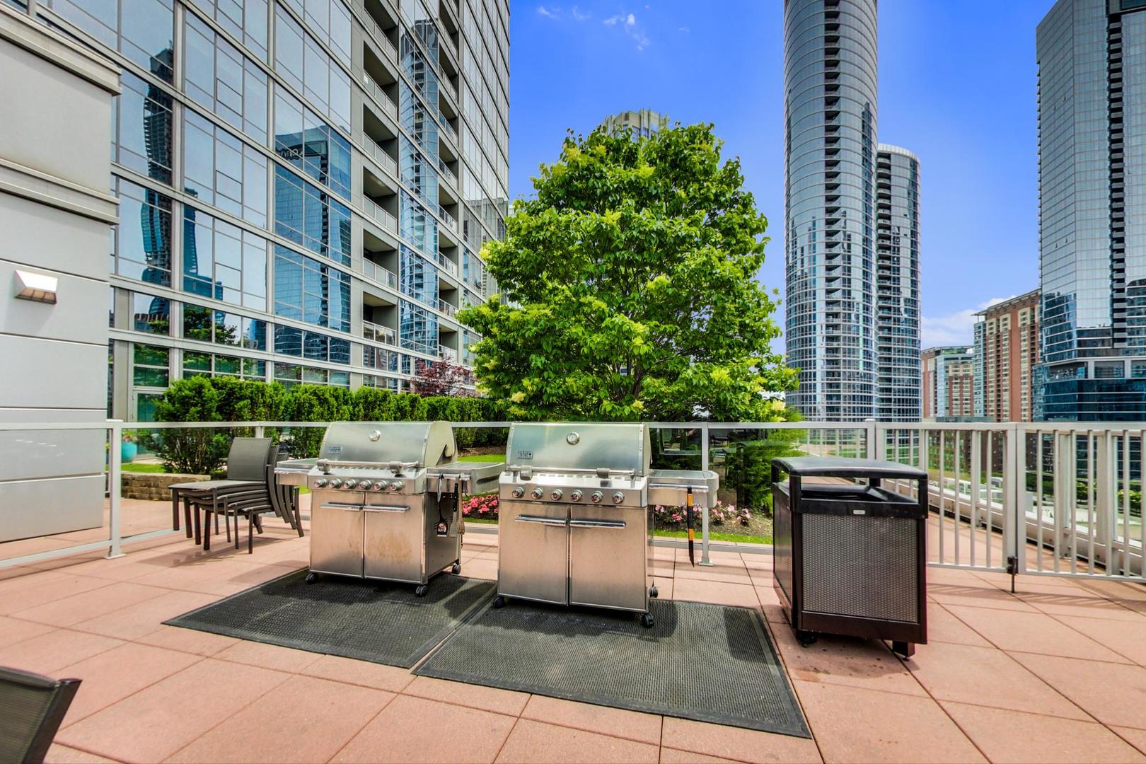 240 E Illinois Street Unit: 1805