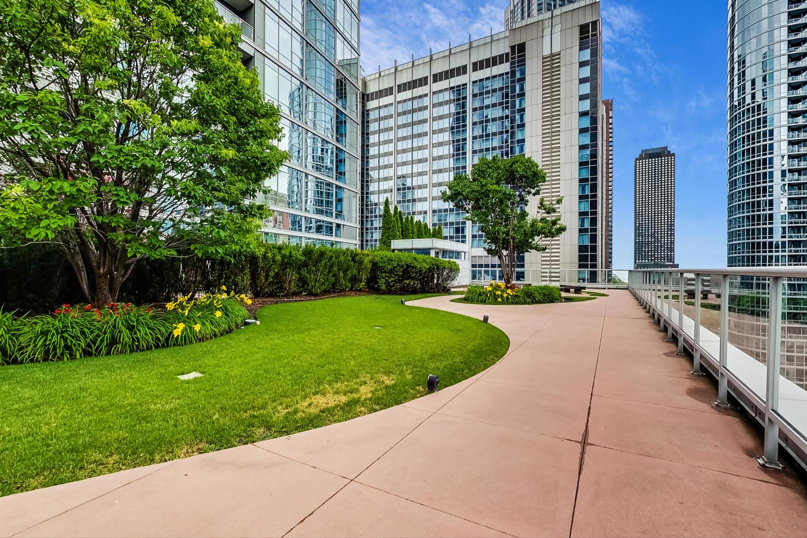 240 E Illinois Street Unit: 1805