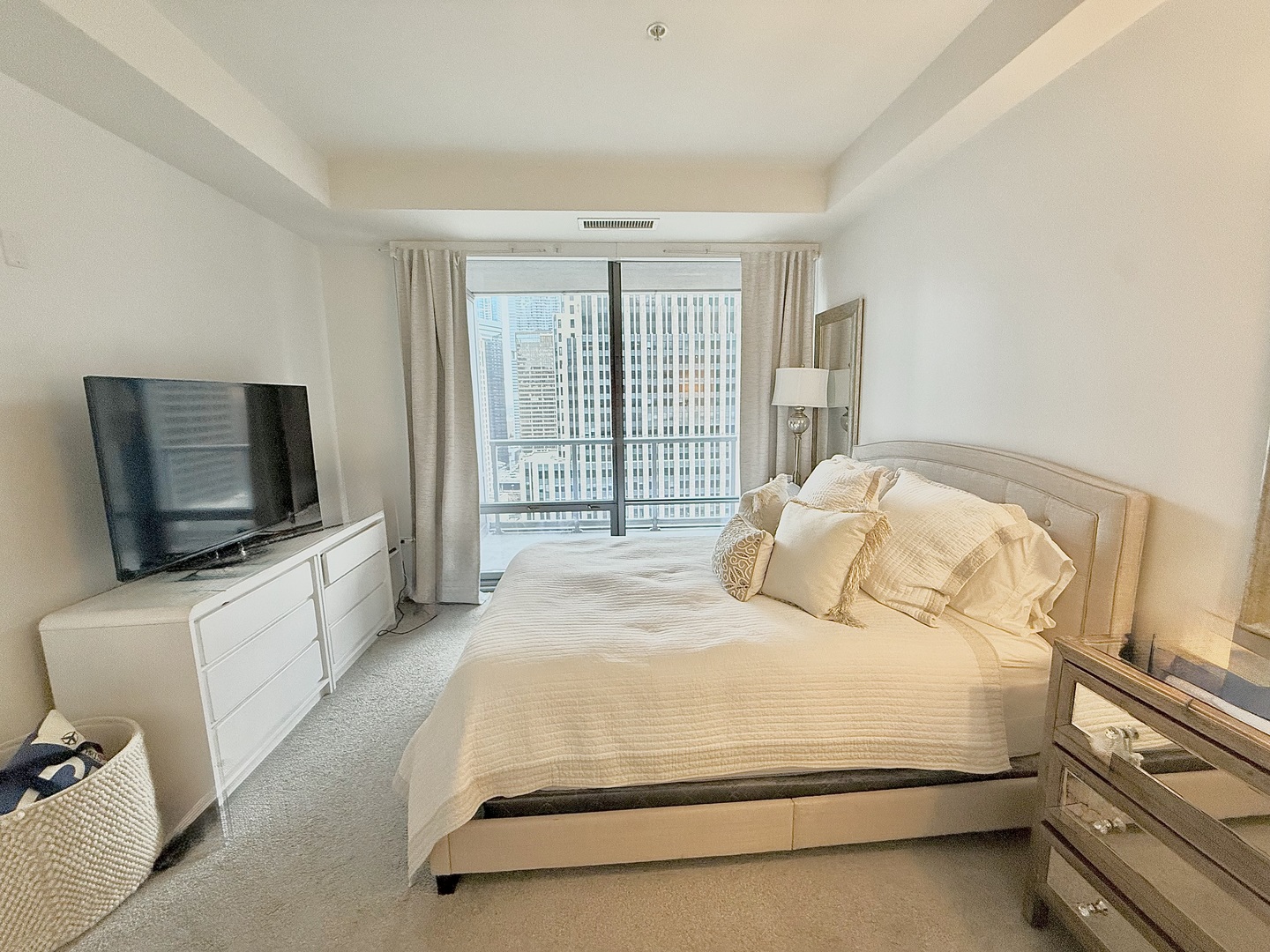 240 E Illinois Street Unit: 1805