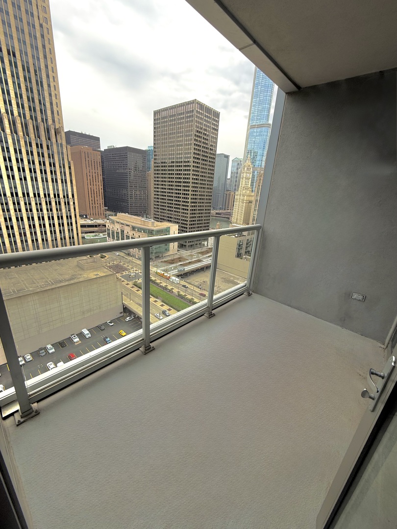 240 E Illinois Street Unit: 1805