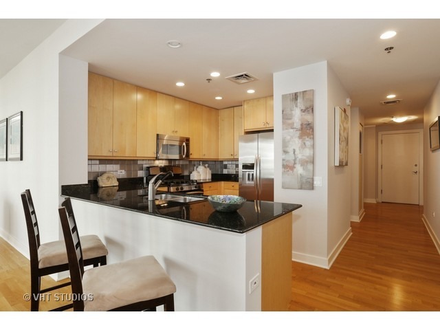 250 E Pearson Street Unit: 1006