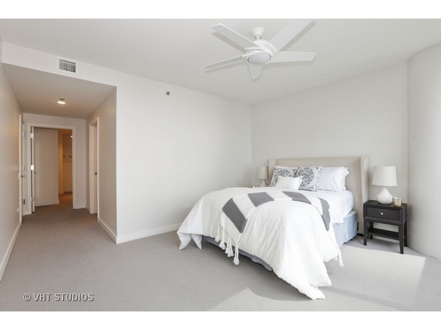 250 E Pearson Street Unit: 1006