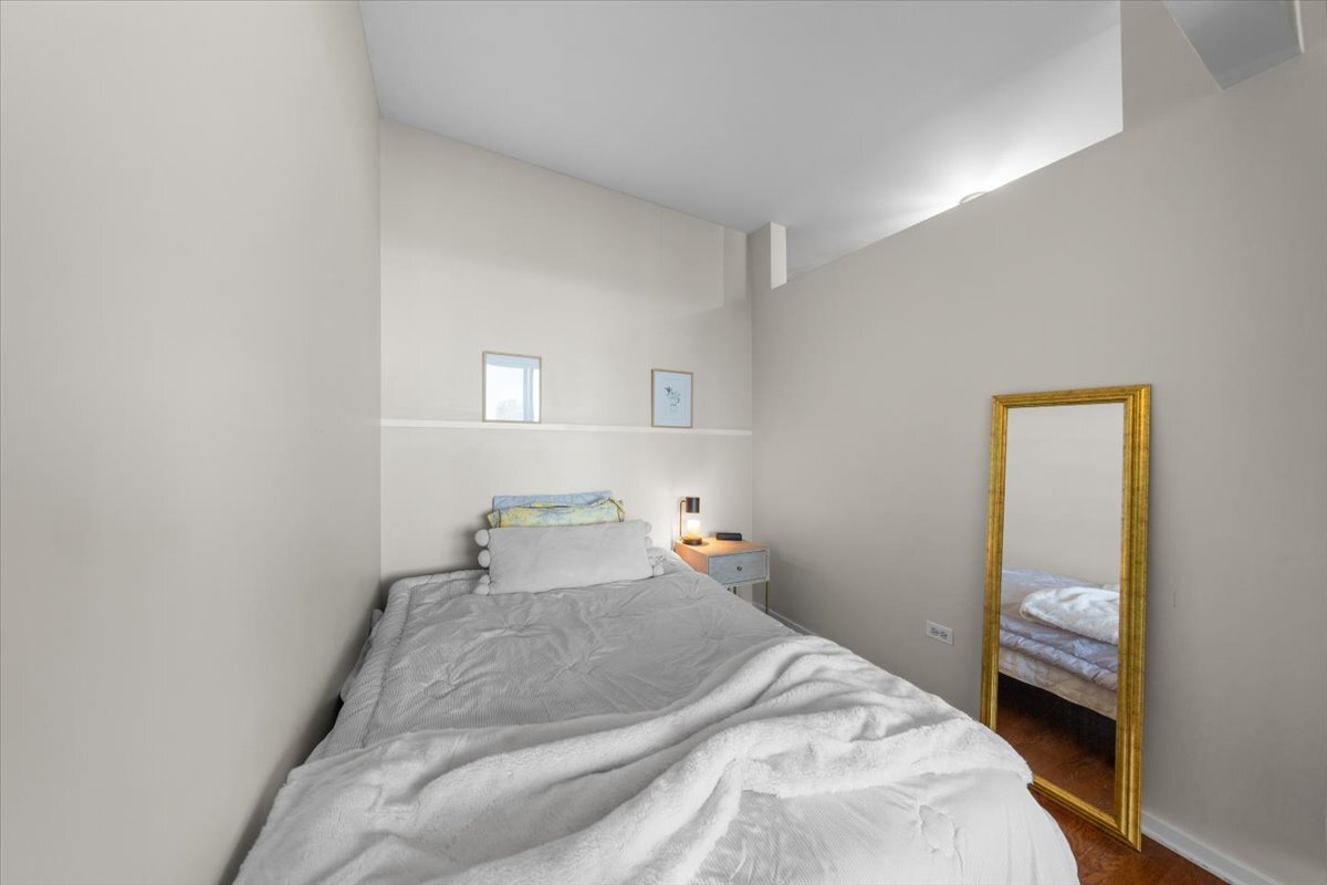 210 S Des Plaines Avenue Unit: 1603