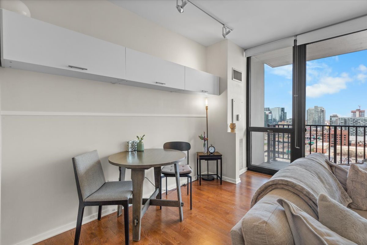 210 S Des Plaines Avenue Unit: 1603