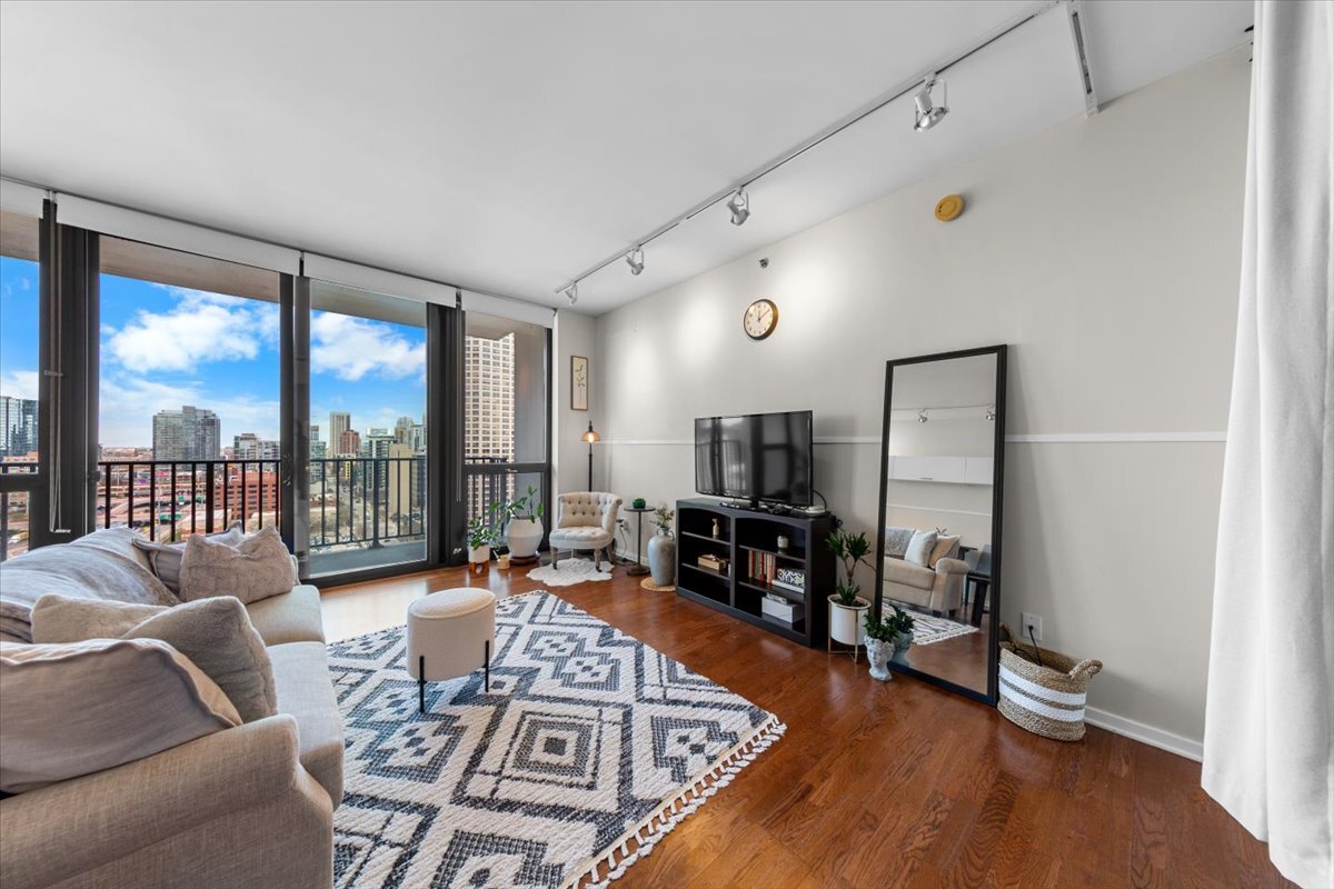 210 S Des Plaines Avenue Unit: 1603