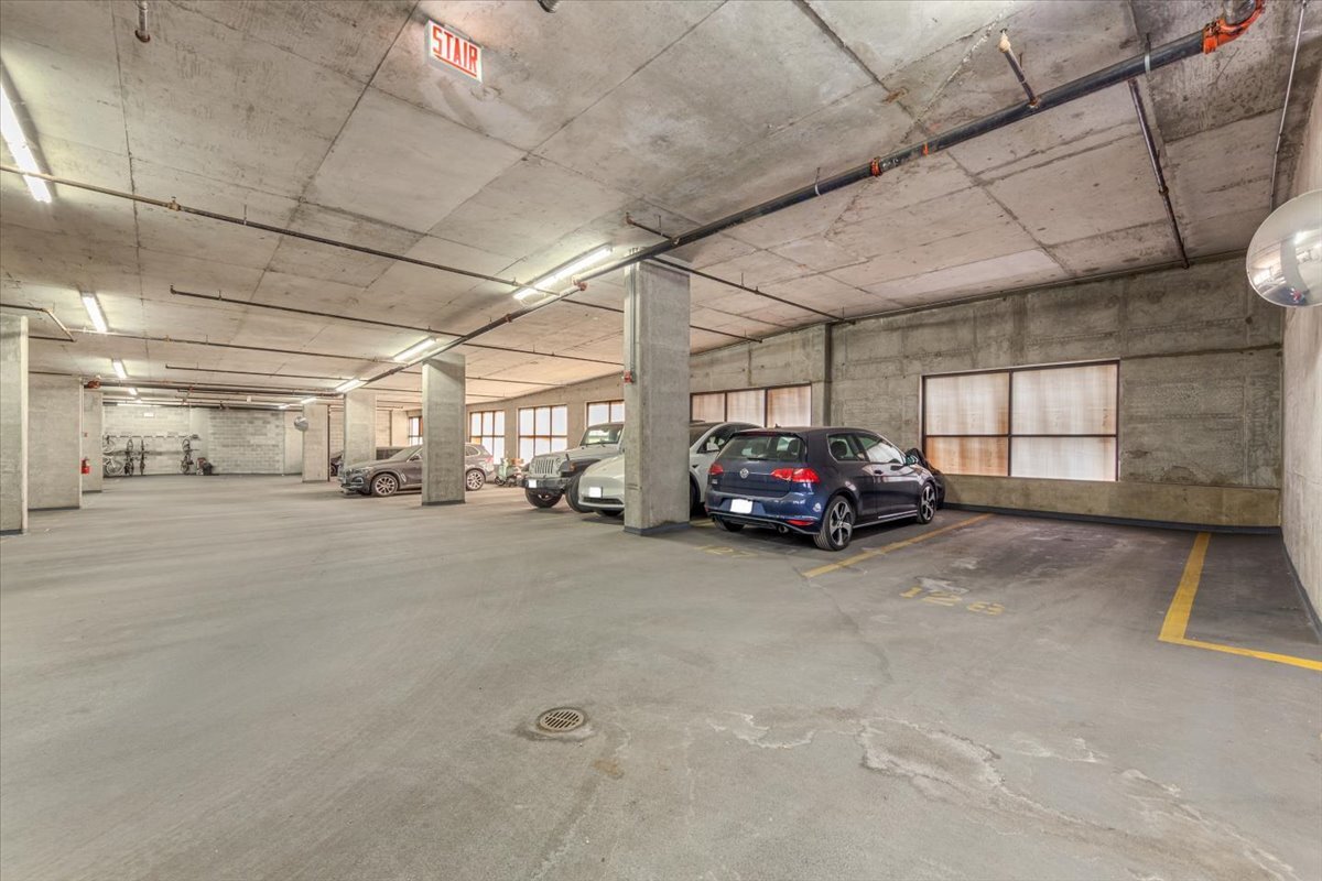 210 S Des Plaines Avenue Unit: 1603