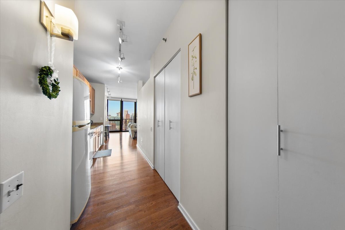210 S Des Plaines Avenue Unit: 1603