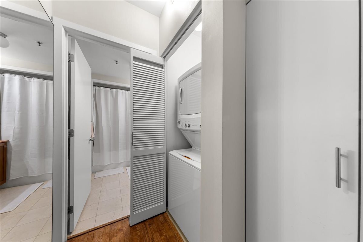 210 S Des Plaines Avenue Unit: 1603