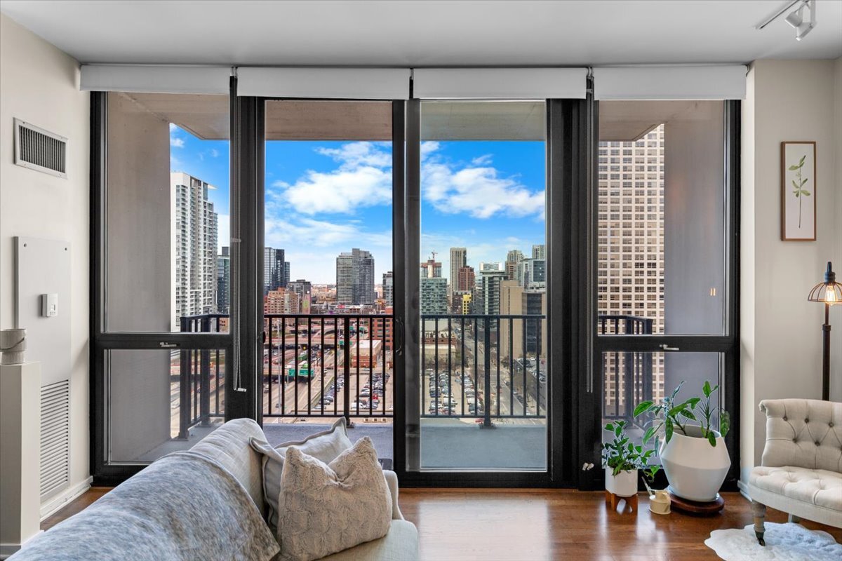 210 S Des Plaines Avenue Unit: 1603