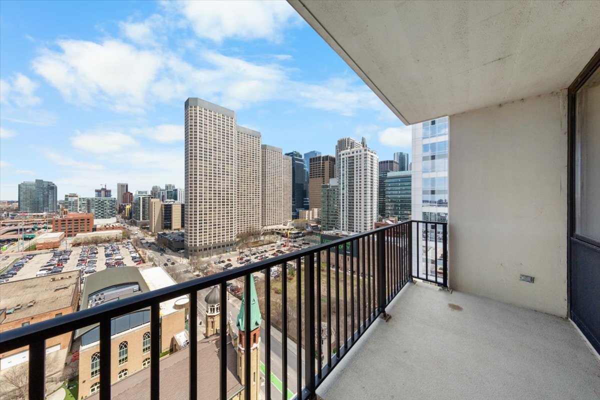 210 S Des Plaines Avenue Unit: 1603