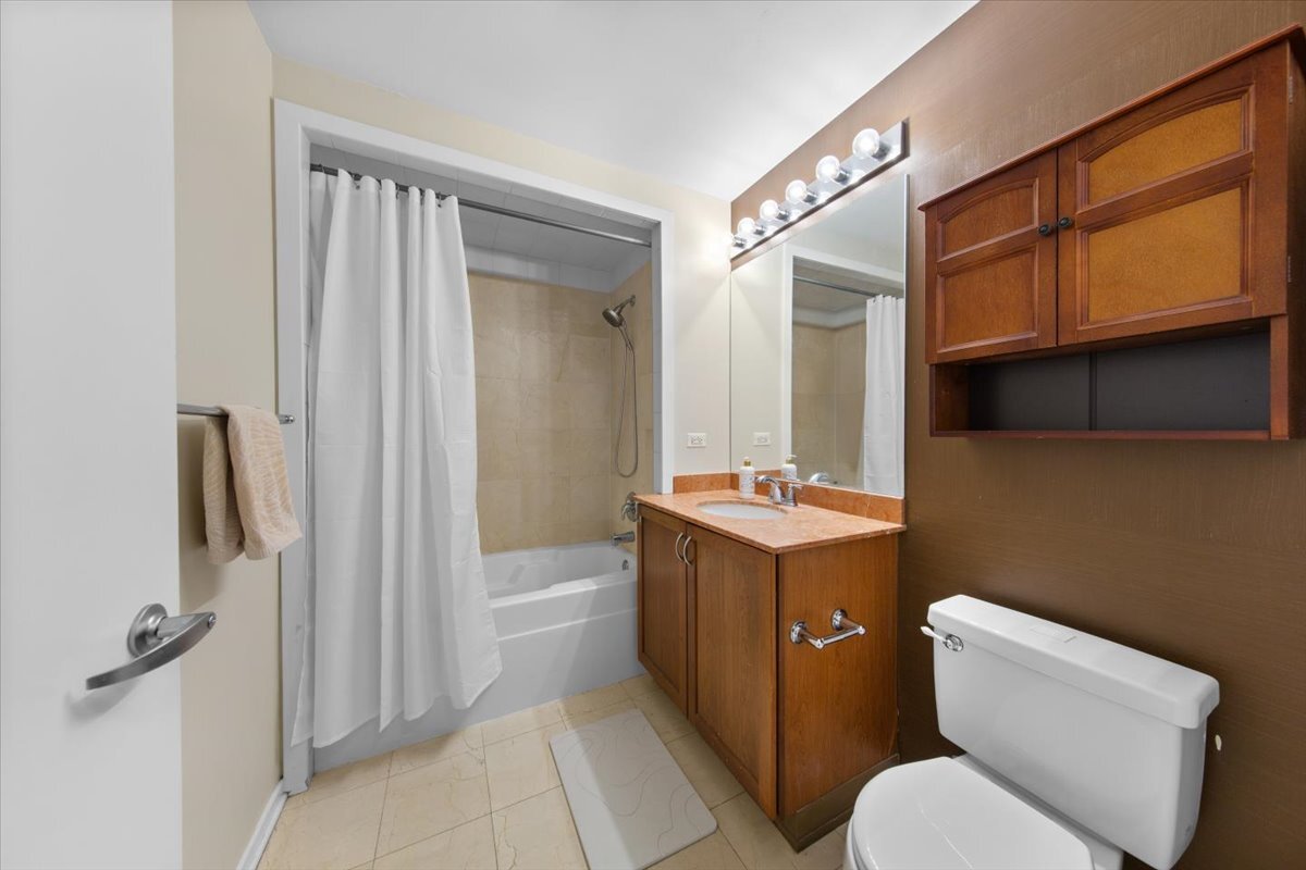 210 S Des Plaines Avenue Unit: 1603