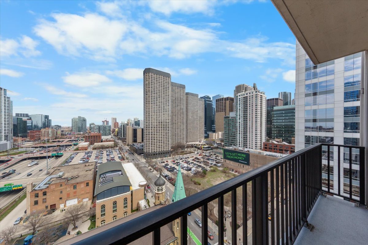 210 S Des Plaines Avenue Unit: 1603