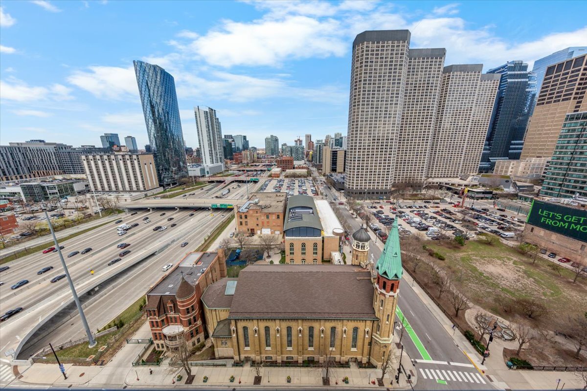 210 S Des Plaines Avenue Unit: 1603