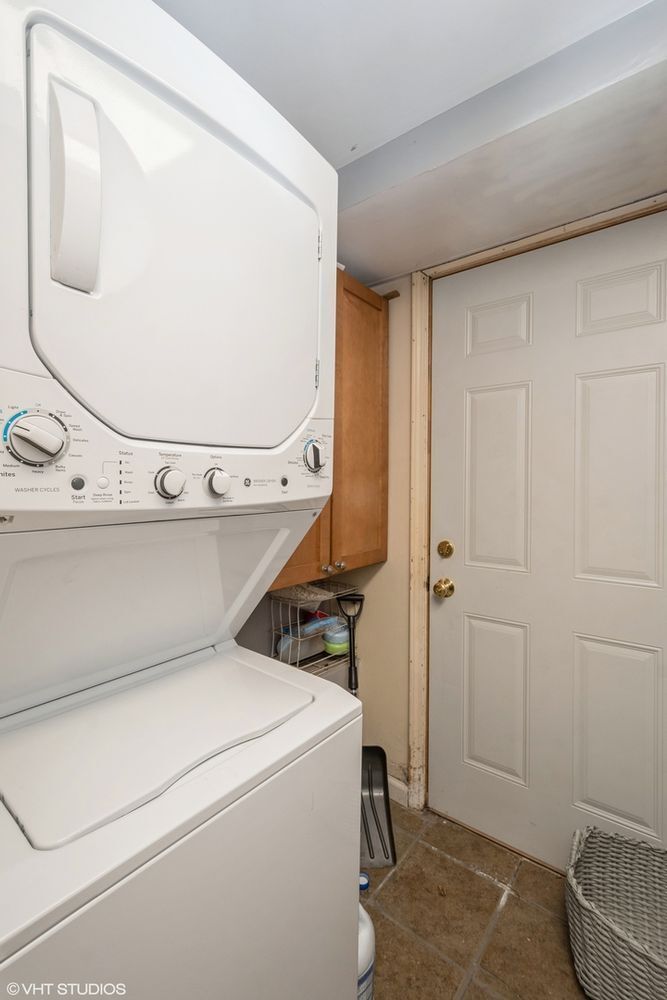 2305 N Oakley Avenue Unit: 1