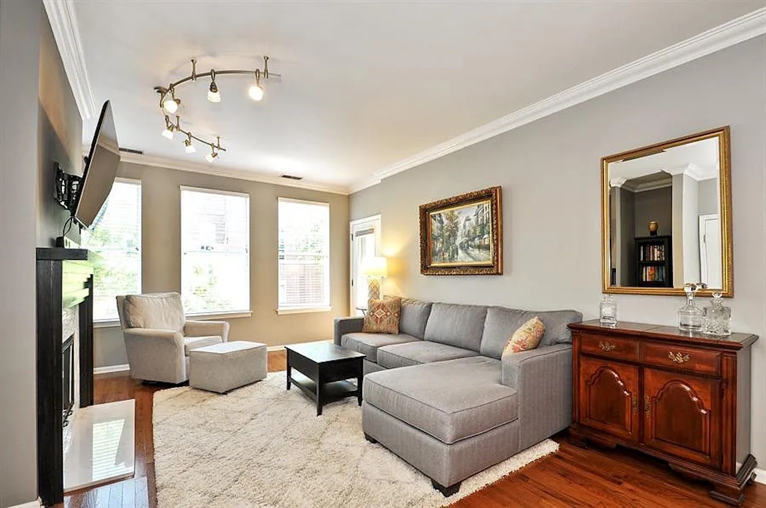 301 W SCOTT Street Unit: 204