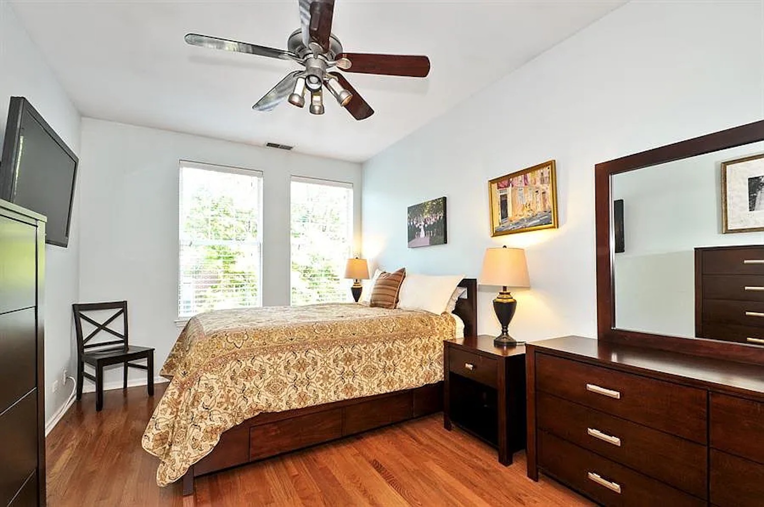 301 W SCOTT Street Unit: 204