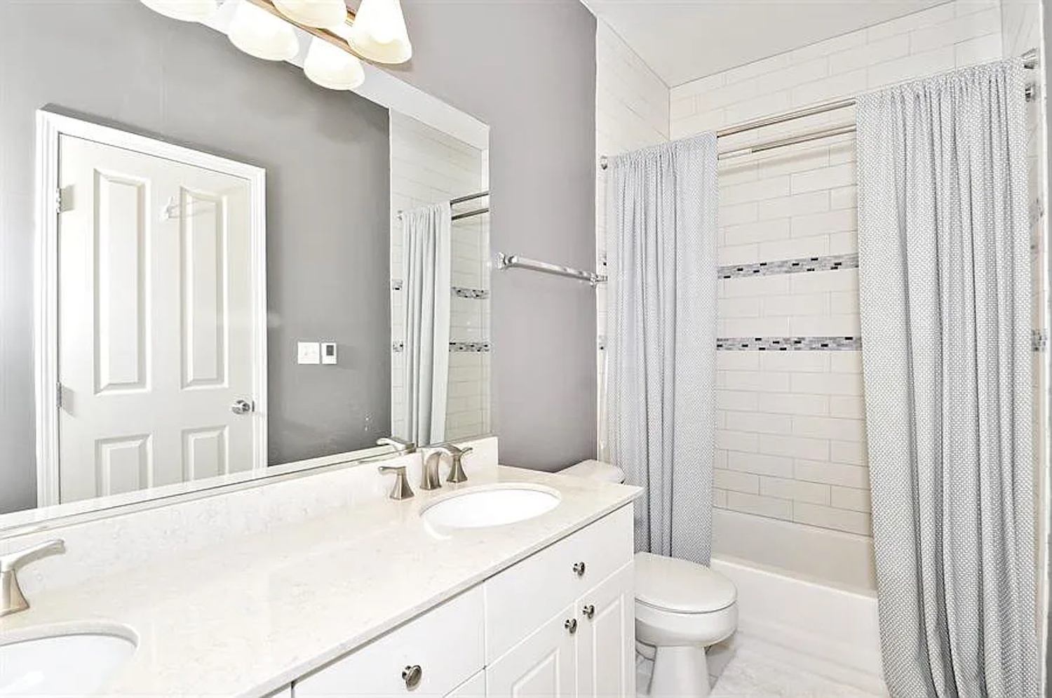 301 W SCOTT Street Unit: 204