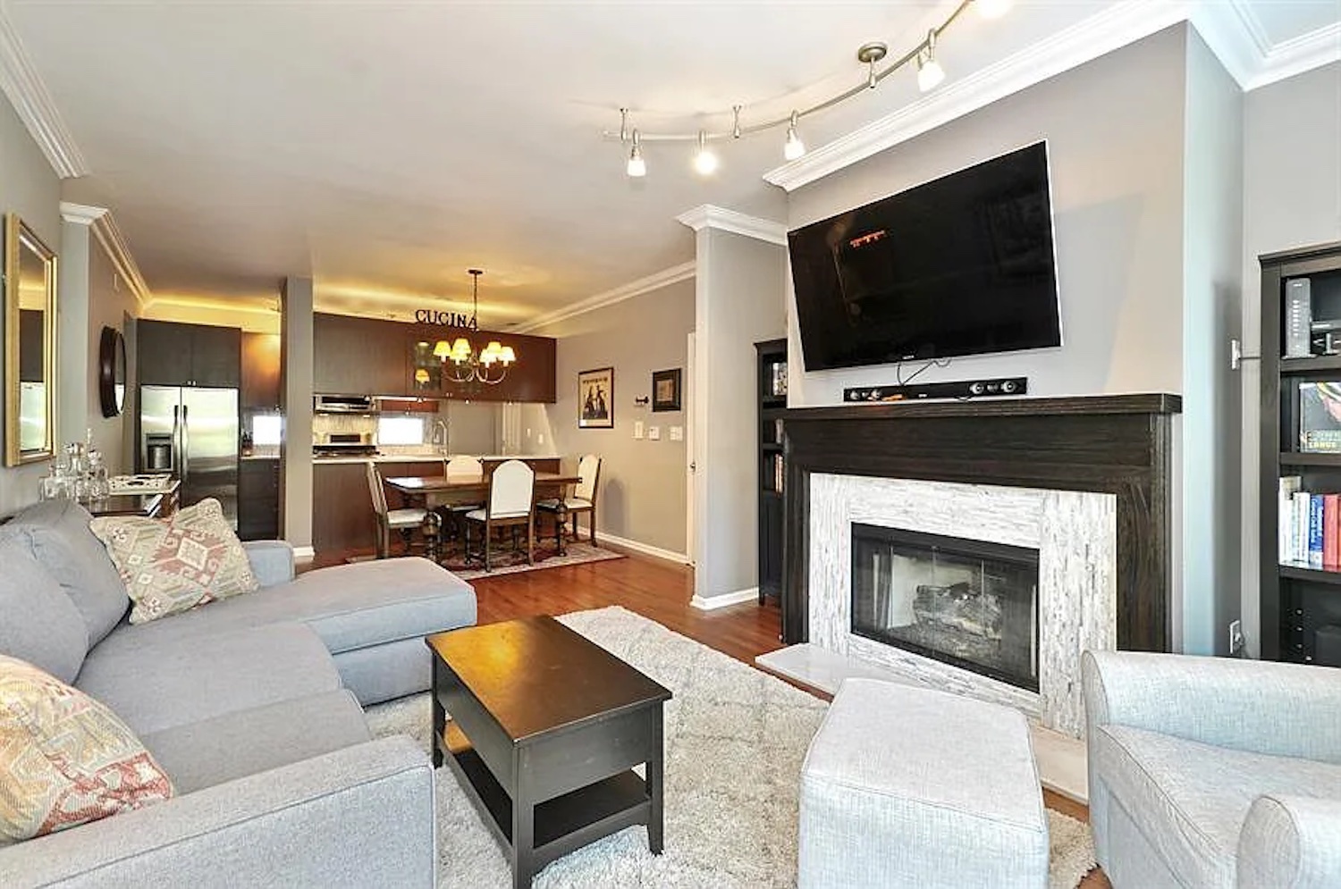301 W SCOTT Street Unit: 204