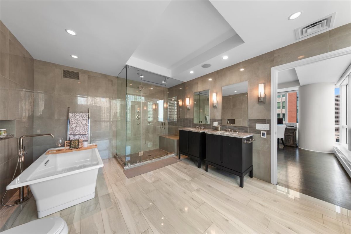 445 E NORTH WATER Street Unit: 2501