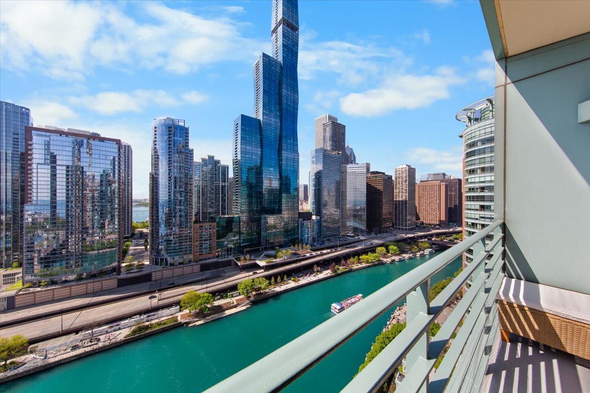 445 E NORTH WATER Street Unit: 2501